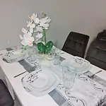 Апартаменти Z Basenem Laura Polanki Park *
