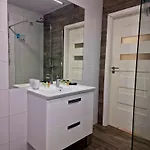 Z Basenem Laura Polanki Park Апартаменти