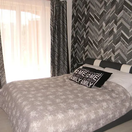 Z Basenem Laura Polanki Park *