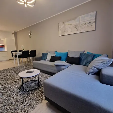 Z Basenem Laura Polanki Park *