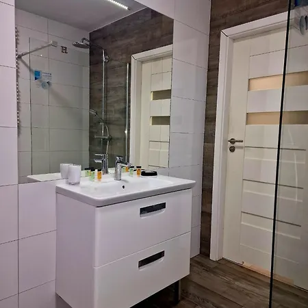 Z Basenem Laura Polanki Park Apartment