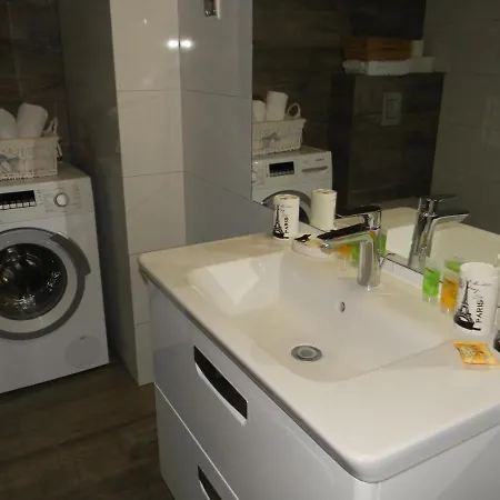 Z Basenem Laura Polanki Park Apartment