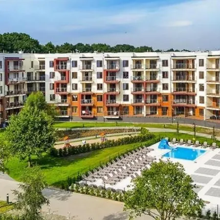 Z Basenem Laura Polanki Park