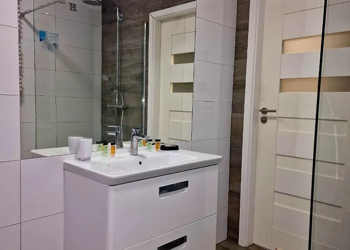 Z Basenem Laura Polanki Park Apartment