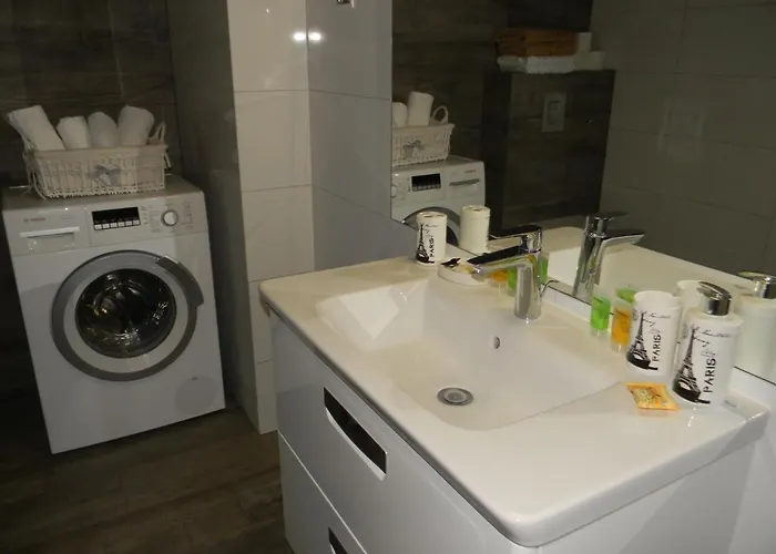 Z Basenem Laura Polanki Park Apartment